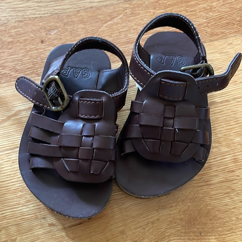 Baby gap fisherman sandals